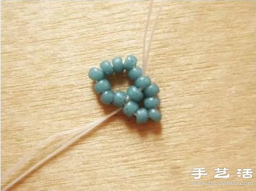 串珠五角星项链吊坠手工制作图解教程 -  www.shouyihuo.com