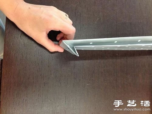 手工折纸制作经典的礼品包装袋 -  www.shouyihuo.com