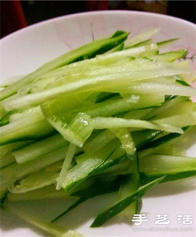 清爽可口黄瓜鸡肉卷的做法 -  www.shouyihuo.com