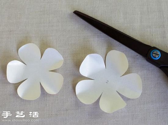 卡纸手工制作栀子花手工花图解教程 -  www.shouyihuo.com
