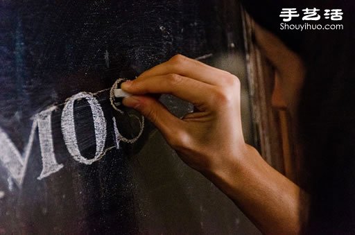 阿根廷一家面包房的粉笔画识别设计 -  www.shouyihuo.com