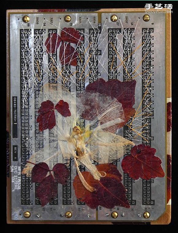掉落叶子与电子垃圾DIY制作环保艺术作品 -  www.shouyihuo.com