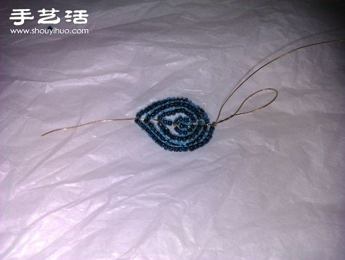 串珠玫瑰花手捧花手工制作图解教程 -  www.shouyihuo.com