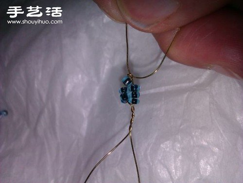 串珠玫瑰花手捧花手工制作图解教程 -  www.shouyihuo.com