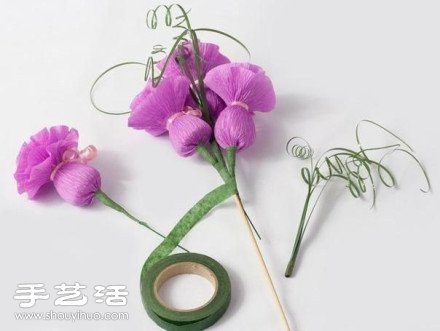 美丽皱纹纸花束手工制作方法图解教程 -  www.shouyihuo.com