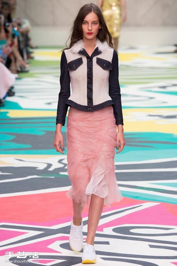 Burberry Prorsum 2015 春夏女装秀 -  www.shouyihuo.com