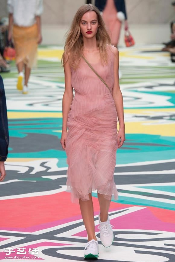 Burberry Prorsum 2015 春夏女装秀 -  www.shouyihuo.com