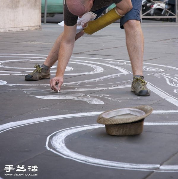 罗马艺术家的街头粉笔涂鸦艺术 -  www.shouyihuo.com