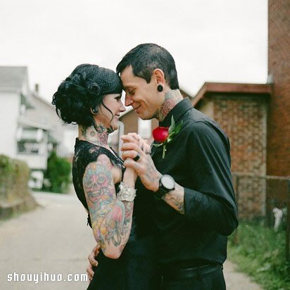 谁说一定要白色 性感和优雅兼具的黑色婚纱 -  www.shouyihuo.com
