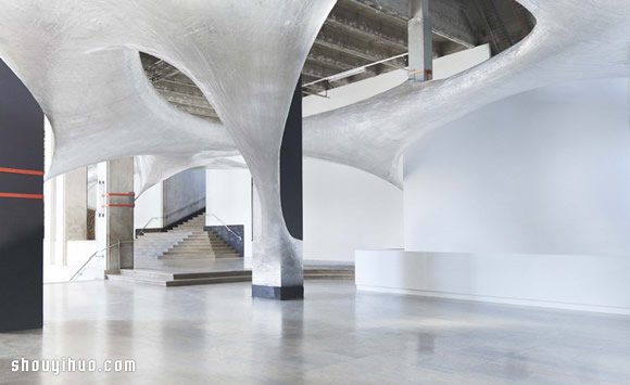 蚕茧般的异形物体 时装品牌 COS 的装置艺术 -  www.shouyihuo.com