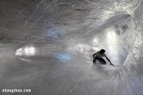 蚕茧般的异形物体 时装品牌 COS 的装置艺术 -  www.shouyihuo.com