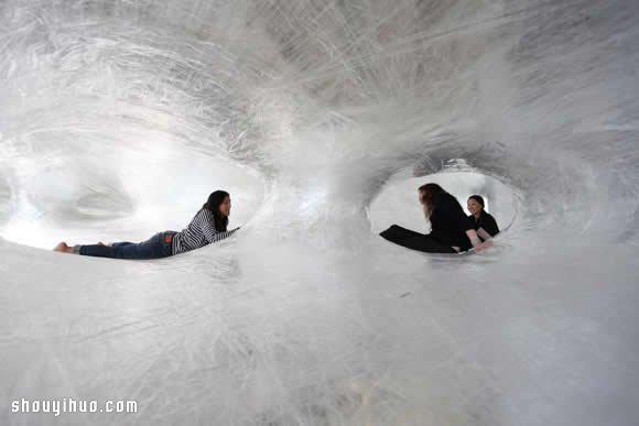 蚕茧般的异形物体 时装品牌 COS 的装置艺术 -  www.shouyihuo.com
