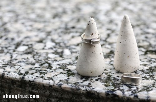 超简单圆锥造型软陶戒托DIY手工制作教程 -  www.shouyihuo.com