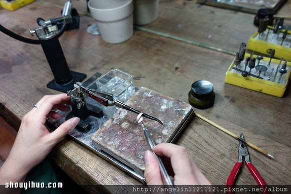 亲手打造完美银戒指的纯手工制作步骤图解 -  www.shouyihuo.com