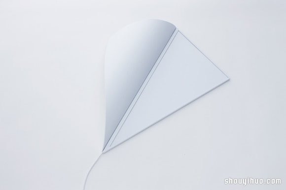 YOY–WORKS 设计的绝妙超薄墙角灯 -  www.shouyihuo.com
