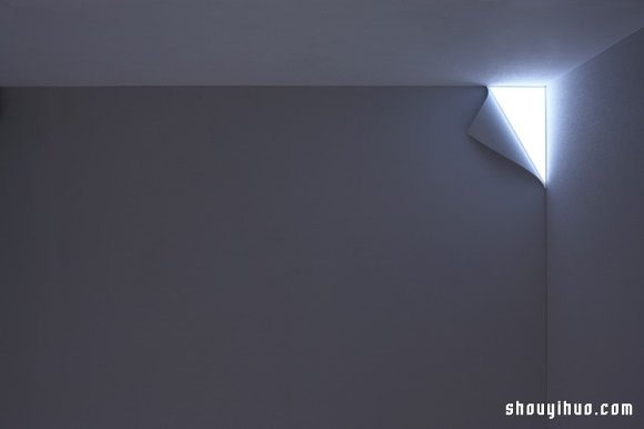 YOY–WORKS 设计的绝妙超薄墙角灯 -  www.shouyihuo.com
