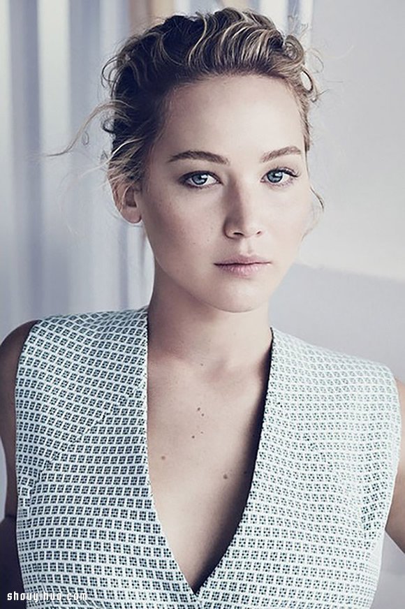 Jennifer Lawrence 演绎 Be Dior 手袋广告 -  www.shouyihuo.com