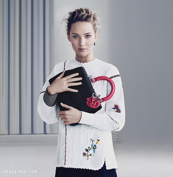 Jennifer Lawrence 演绎 Be Dior 手袋广告 -  www.shouyihuo.com