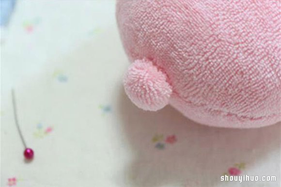 可爱粉红布艺兔子不织布手工制作图解教程 -  www.shouyihuo.com