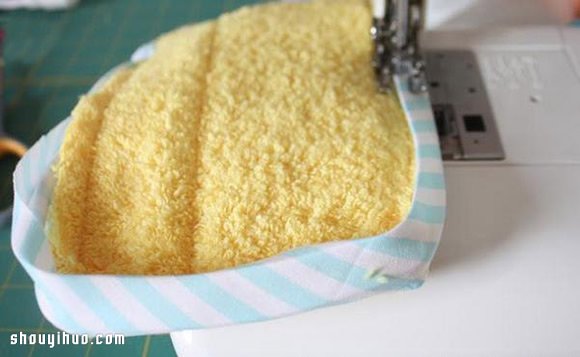 旧毛巾改造再利用 手工制作洗漱用品收纳袋 -  www.shouyihuo.com