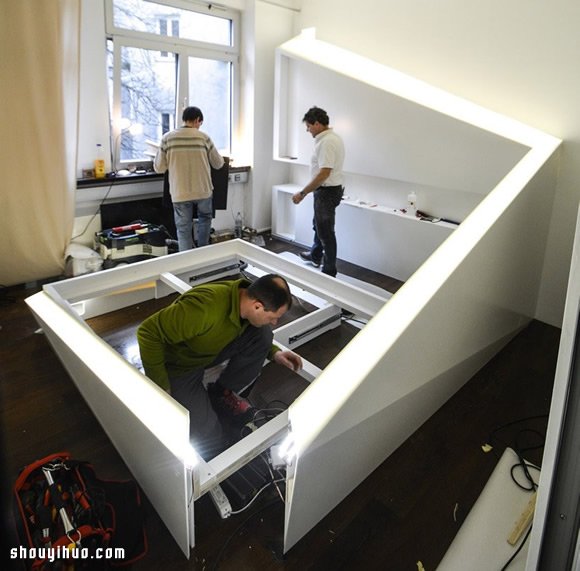 杜邦人造石打造的气势磅礡床架 Ice Bed -  www.shouyihuo.com