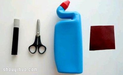 塑料瓶废物利用手工DIY好用的手机充电架 -  www.shouyihuo.com