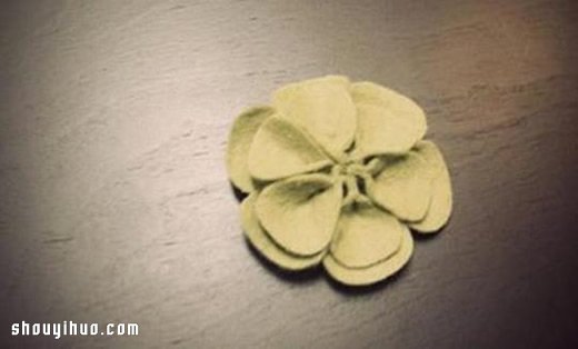 不用针线的复古风毛毡布花手工制作图解教程 -  www.shouyihuo.com