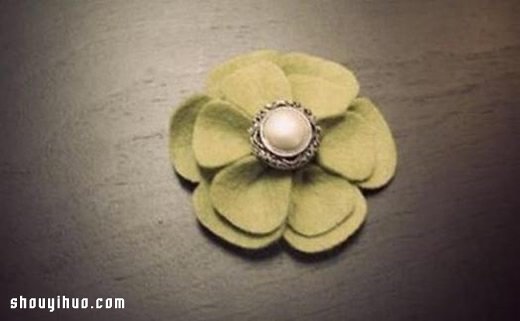 不用针线的复古风毛毡布花手工制作图解教程 -  www.shouyihuo.com
