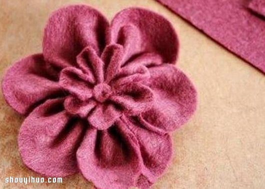 双层不织布花朵布艺手工制作图解教程 -  www.shouyihuo.com