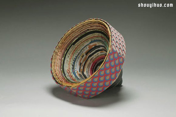加热烘烤 柔软旧书化作贲张纸雕艺术品 -  www.shouyihuo.com