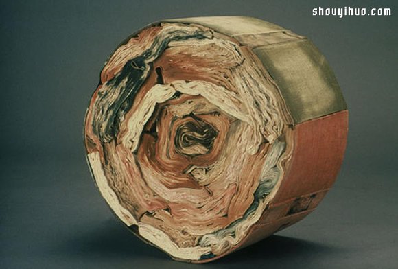 加热烘烤 柔软旧书化作贲张纸雕艺术品 -  www.shouyihuo.com