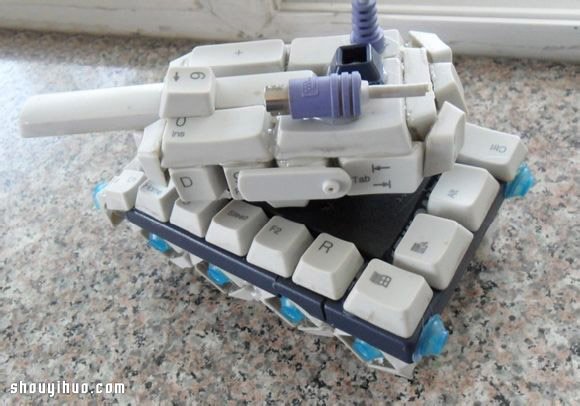 废弃键盘废物利用DIY制作坦克模型图解教程 -  www.shouyihuo.com