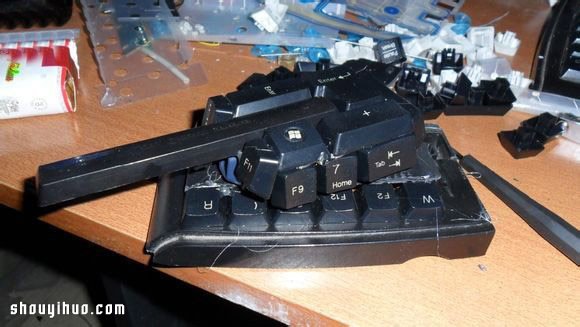 废弃键盘废物利用DIY制作坦克模型图解教程 -  www.shouyihuo.com