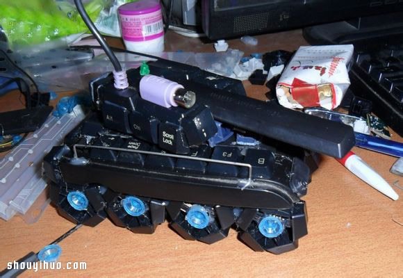 废弃键盘废物利用DIY制作坦克模型图解教程 -  www.shouyihuo.com