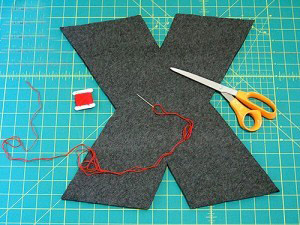 不织布字母靠枕/抱枕DIY手工制作图解教程 -  www.shouyihuo.com