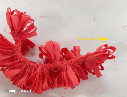 不织布手工制作漂亮婚礼签到笔的方法图解 -  www.shouyihuo.com