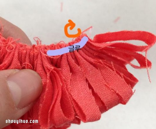 不织布手工制作漂亮婚礼签到笔的方法图解 -  www.shouyihuo.com