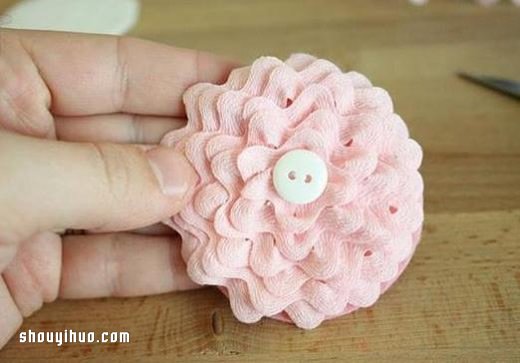 不织布和蕾丝手工制作牡丹花头花的方法 -  www.shouyihuo.com