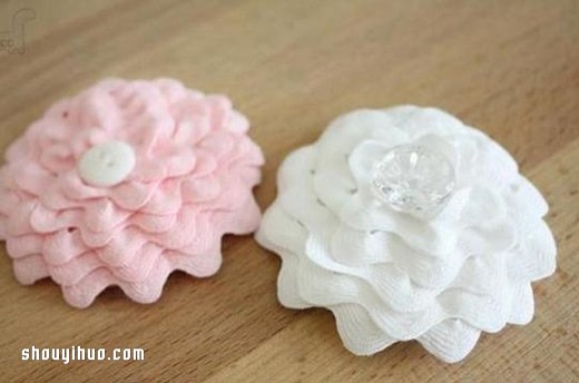 不织布和蕾丝手工制作牡丹花头花的方法 -  www.shouyihuo.com