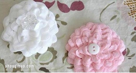 不织布和蕾丝手工制作牡丹花头花的方法 -  www.shouyihuo.com