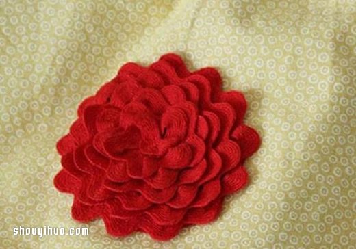 不织布和蕾丝手工制作牡丹花头花的方法 -  www.shouyihuo.com