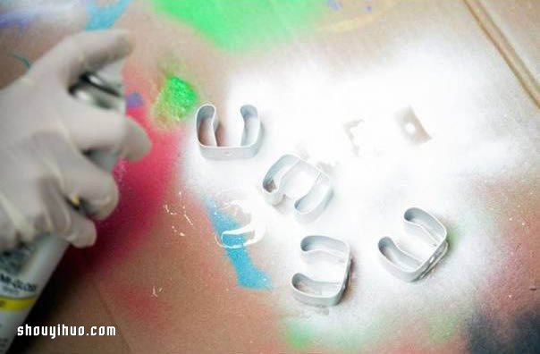 铁罐铁盒废物利用DIY桌边花盆/笔筒/收纳架 -  www.shouyihuo.com