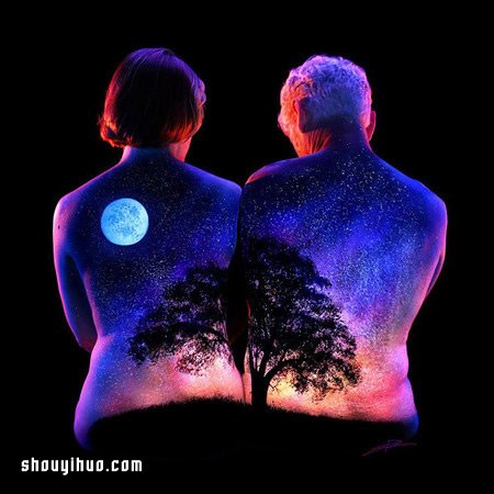 透过身体看到宇宙 令人惊叹的人体萤光彩绘 -  www.shouyihuo.com