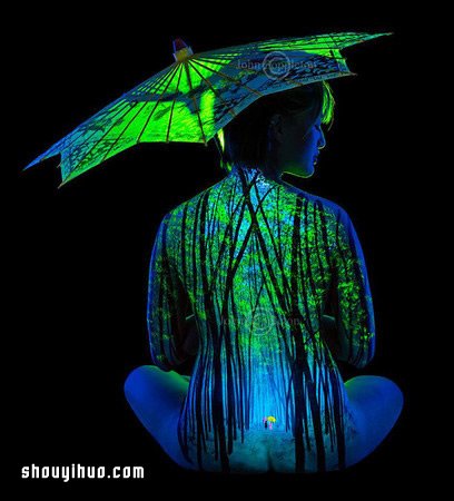 透过身体看到宇宙 令人惊叹的人体萤光彩绘 -  www.shouyihuo.com