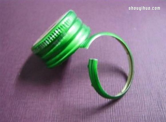 铁铝瓶盖废物利用DIY制作告白小手工艺品 -  www.shouyihuo.com