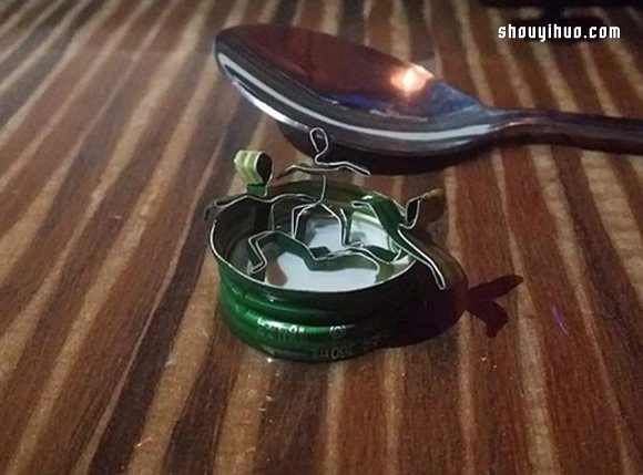 铁铝瓶盖废物利用DIY制作告白小手工艺品 -  www.shouyihuo.com