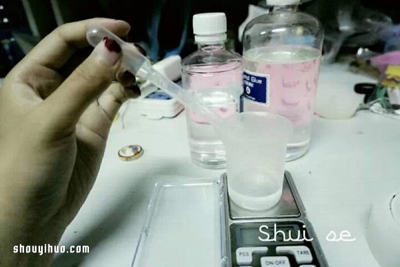 自制漂亮的水晶滴胶手镯的过程步骤图解 -  www.shouyihuo.com