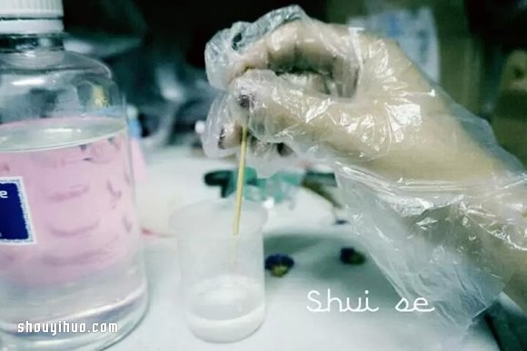 自制漂亮的水晶滴胶手镯的过程步骤图解 -  www.shouyihuo.com