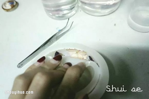 自制漂亮的水晶滴胶手镯的过程步骤图解 -  www.shouyihuo.com