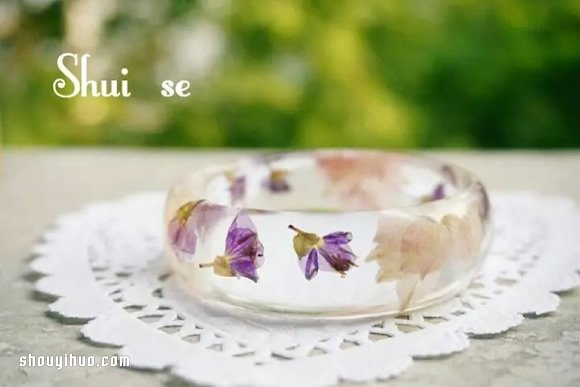 自制漂亮的水晶滴胶手镯的过程步骤图解 -  www.shouyihuo.com
